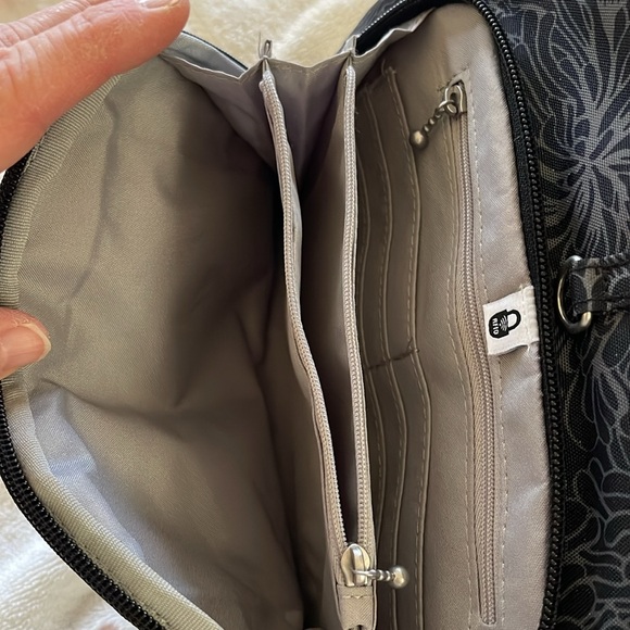 Baggallini Securtex Anti theft Memento crossbody bag - Picture 5 of 12